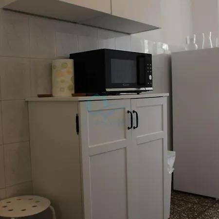 P R A T I Cozy Urban Escape Apartment *