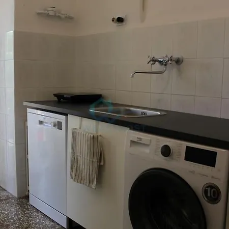 P R A T I Cozy Urban Escape *