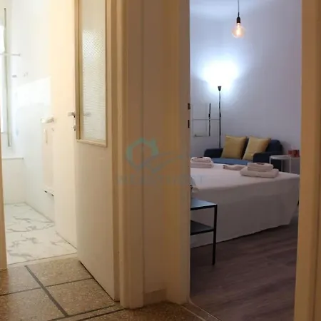 Apartment P R A T I Cozy Urban Escape