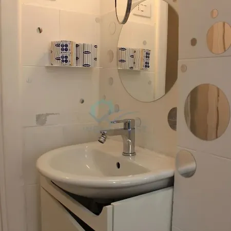 P R A T I Cozy Urban Escape