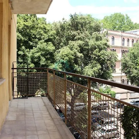 P R A T I Cozy Urban Escape Apartment Rome